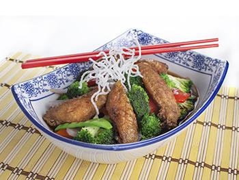 ALITAS FRITAS CON VERDURAS